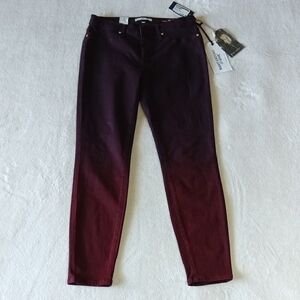 Henry & Belle Cherry Burgundy Colored Super Skinny Jeans. Size 31. NWT